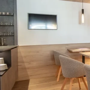 Fruehstucksraum-02-768x512